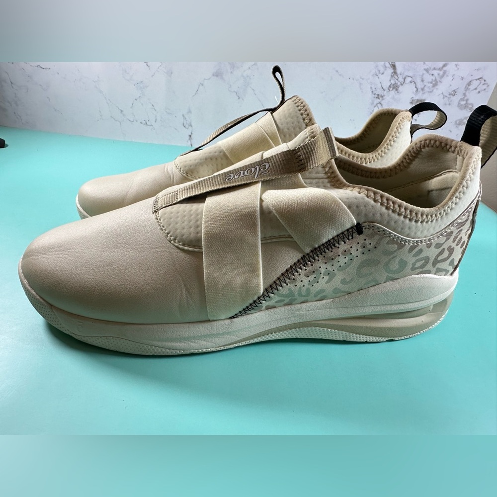 Clove 
Clara Nursing sneakers, Size 12.5